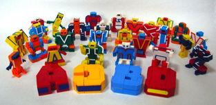 国产山寨玩具变形金刚视频,玩具界的创意逆袭