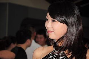 国产美女奶水真多啊视频,视频引发热议